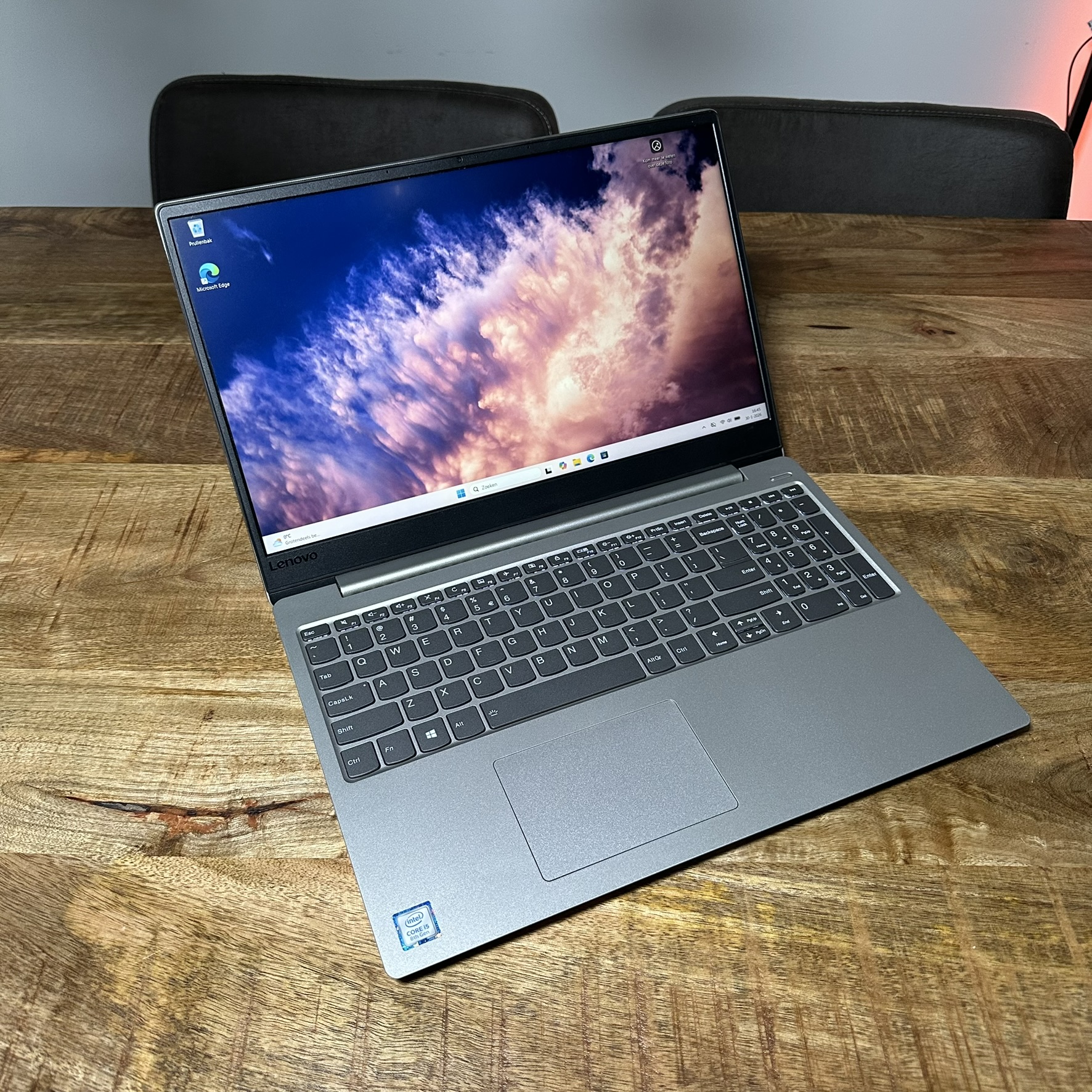 Snelle Lenovo Laptop Gemiddeld Formaat Windows 11 i5 SSD